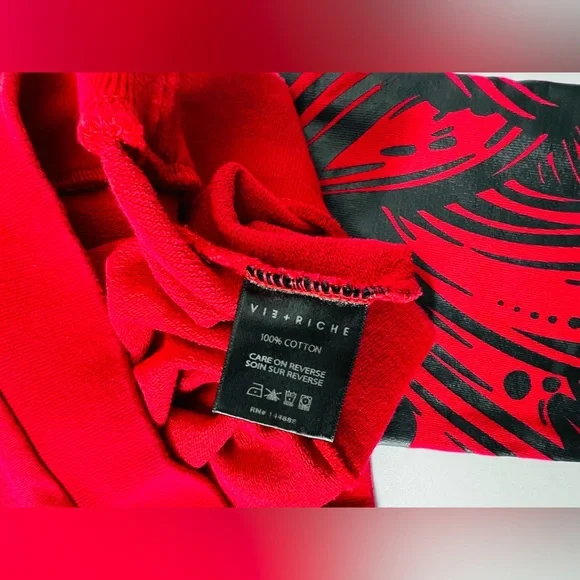 Vie Riche Men’s Red Long Sleeve Celtic Wave Sweat Shirt Size Small Rare